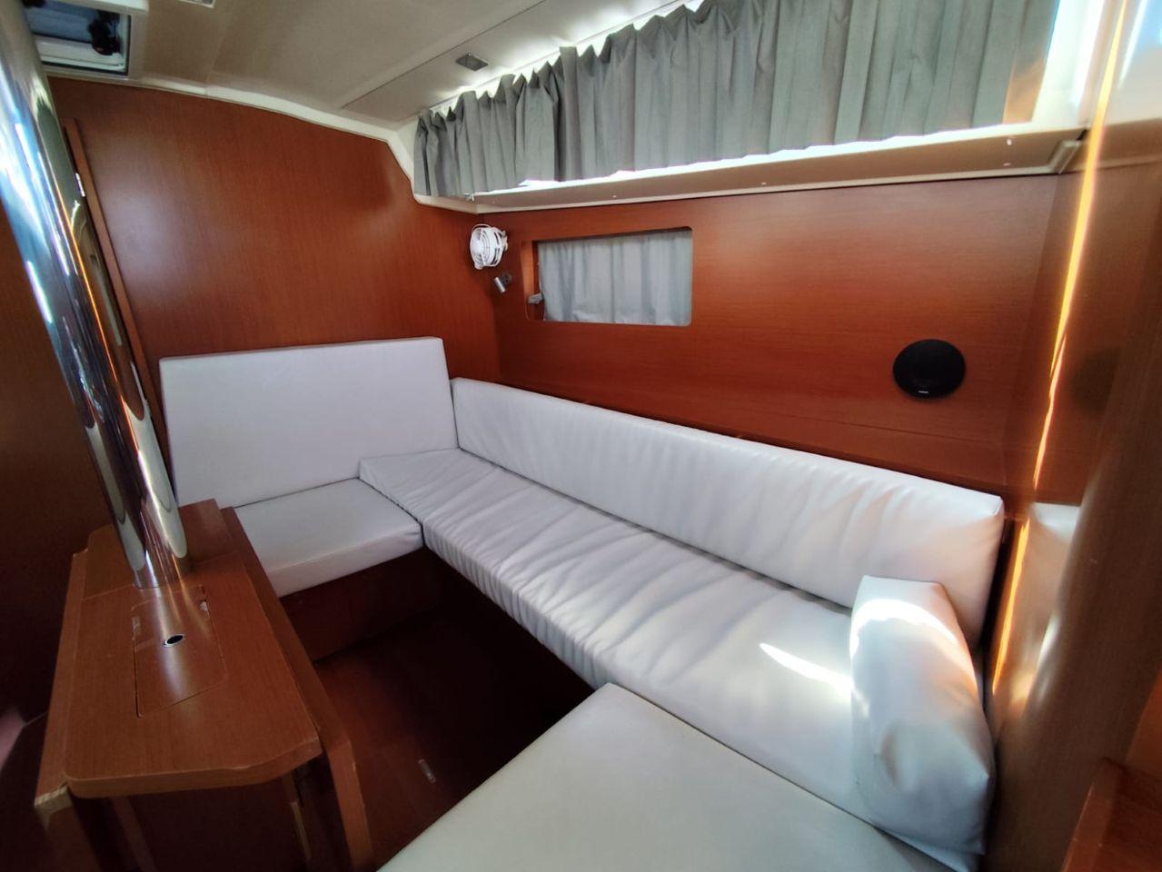 Oceanis 41.1, picture 5