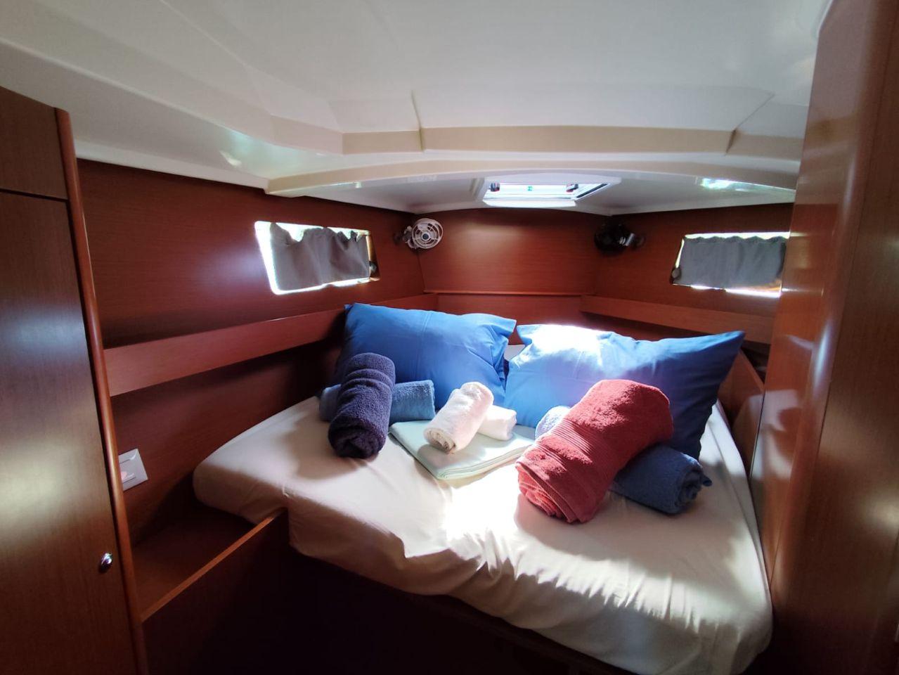 Oceanis 41.1, picture 10