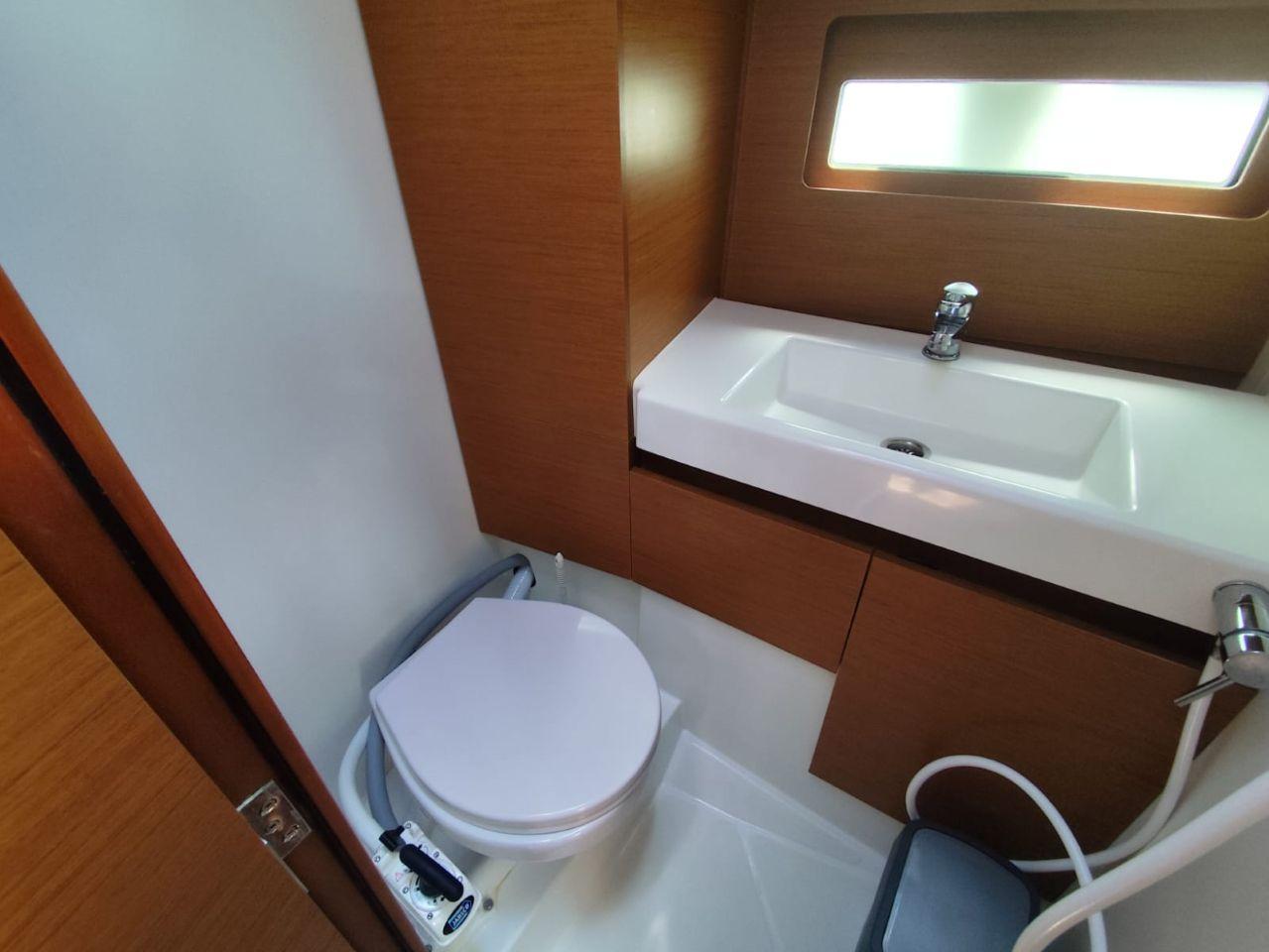 Oceanis 41.1, picture 14