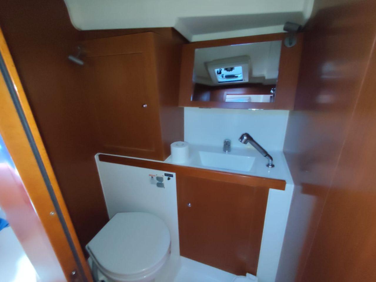 Oceanis 41.1, picture 13