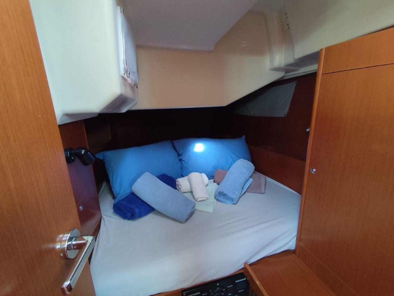 Oceanis 41.1, picture 9