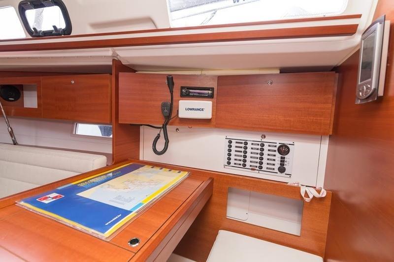 Dufour 335 GL, picture 9