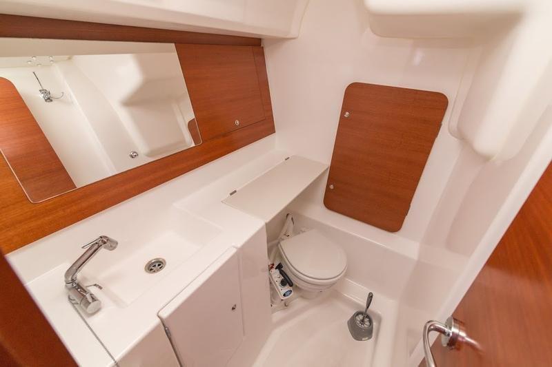 Dufour 335 GL, picture 11