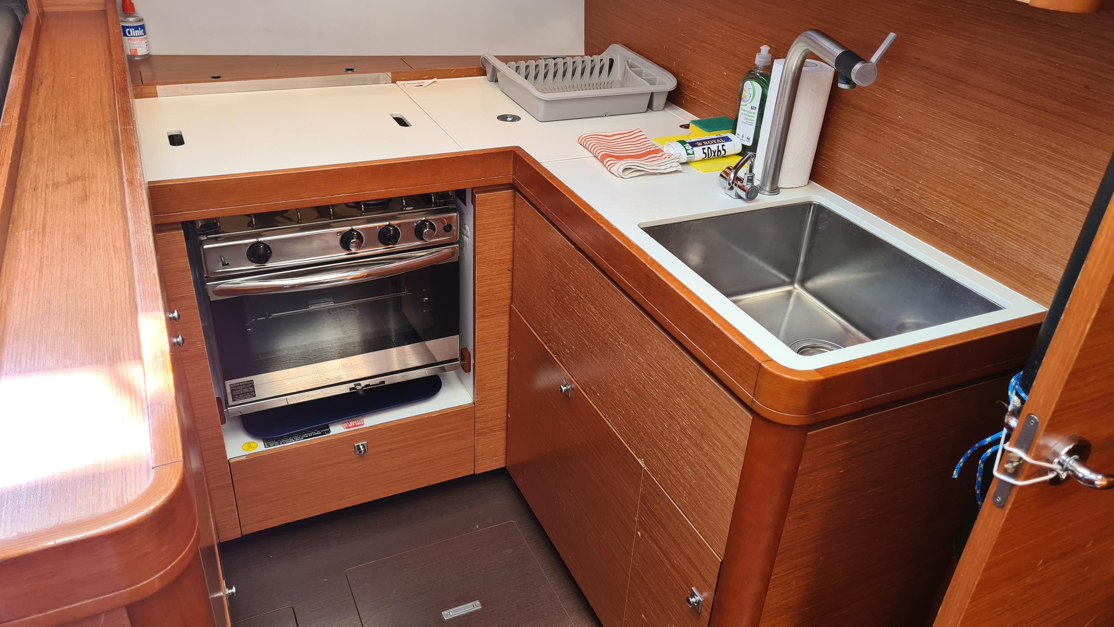 Dufour 520 GL, picture 10