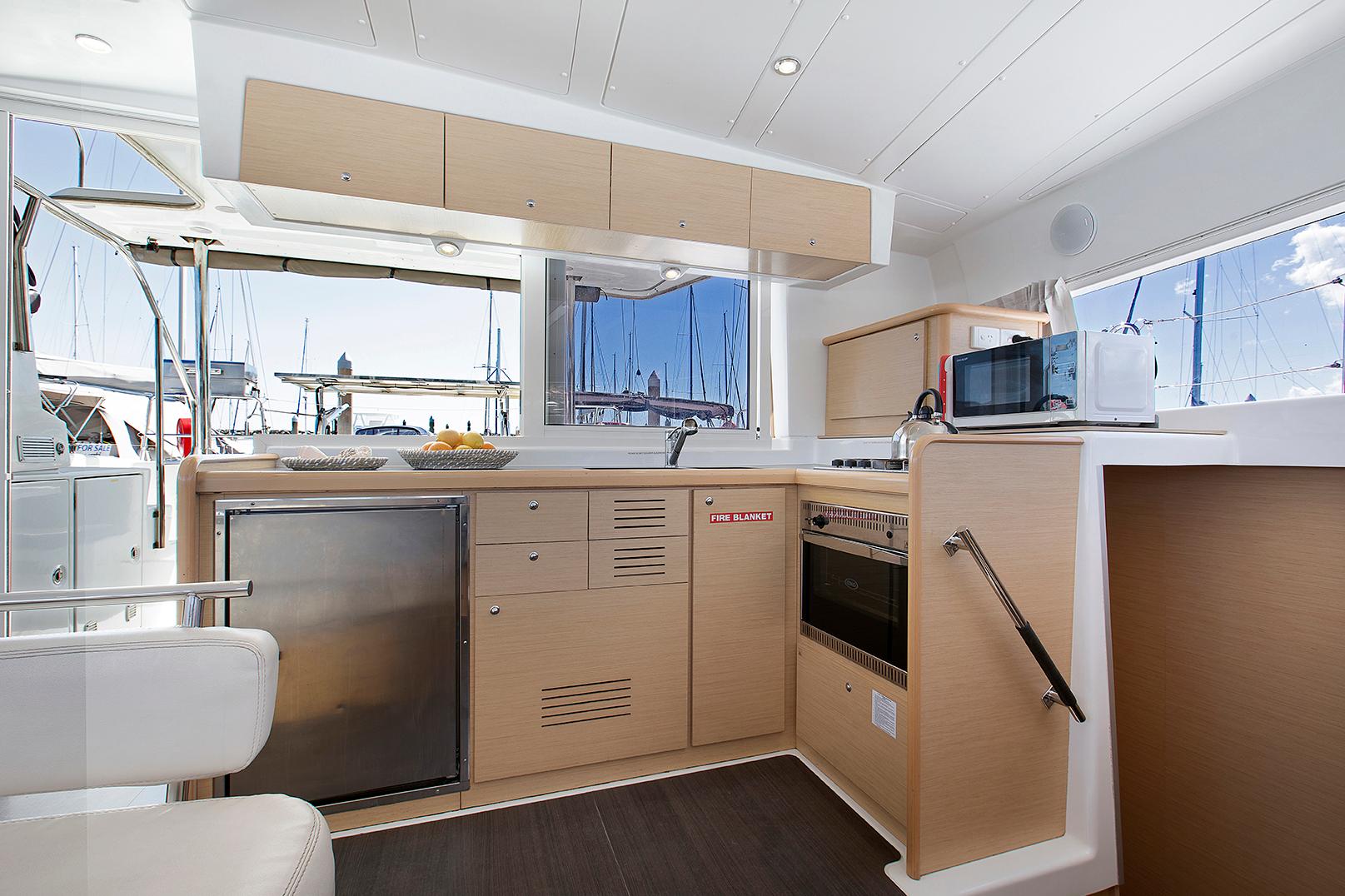 Lagoon 421 - TRAVIATA 1 , picture 6