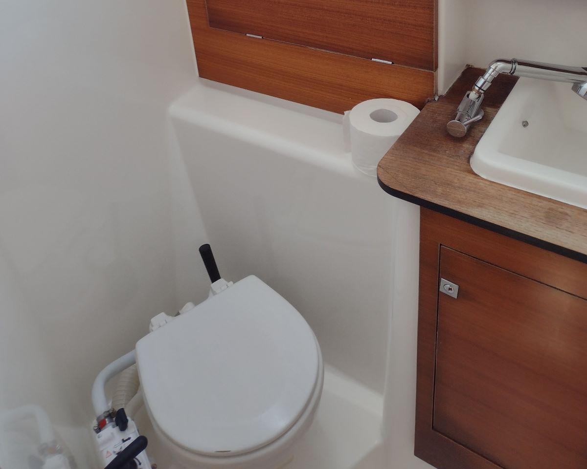 Dufour 382 GL, picture 9