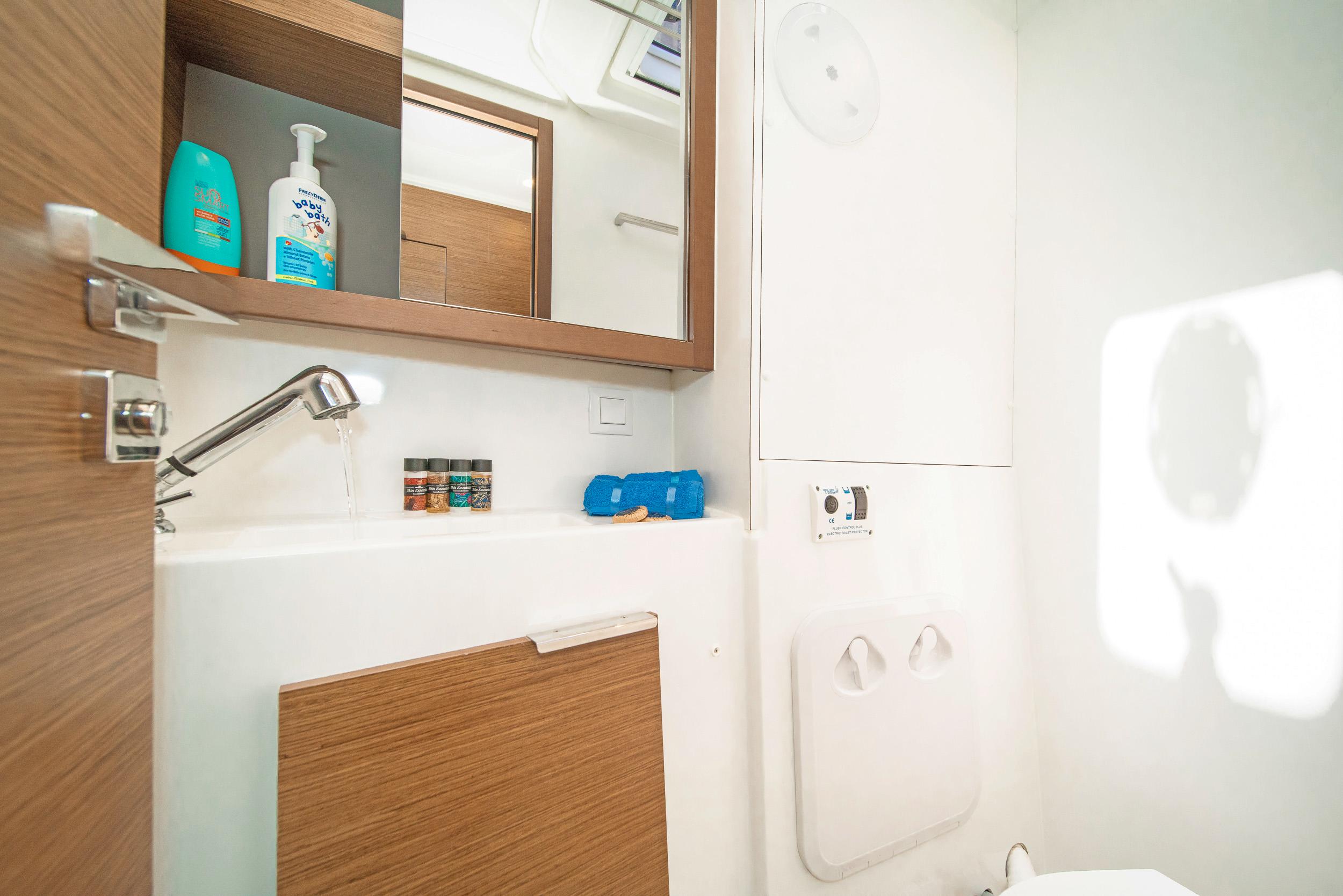 Lagoon 40 - 4 + 2 cab, picture 17