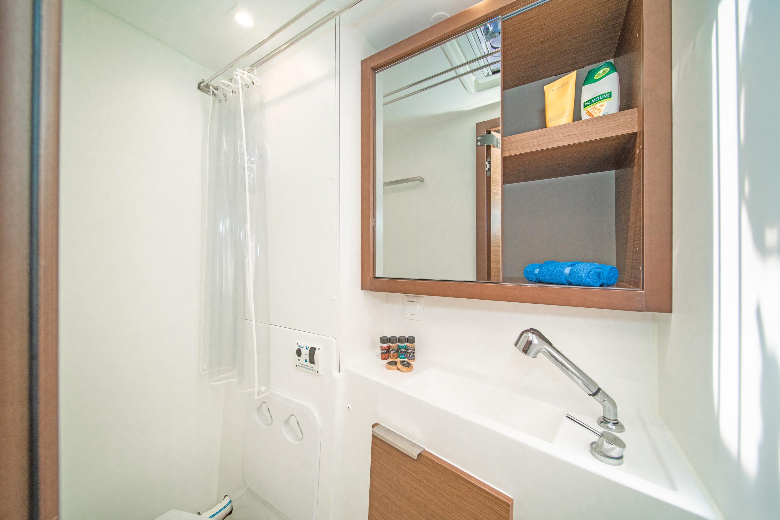 Lagoon 40 - 4 + 2 cab, picture 18