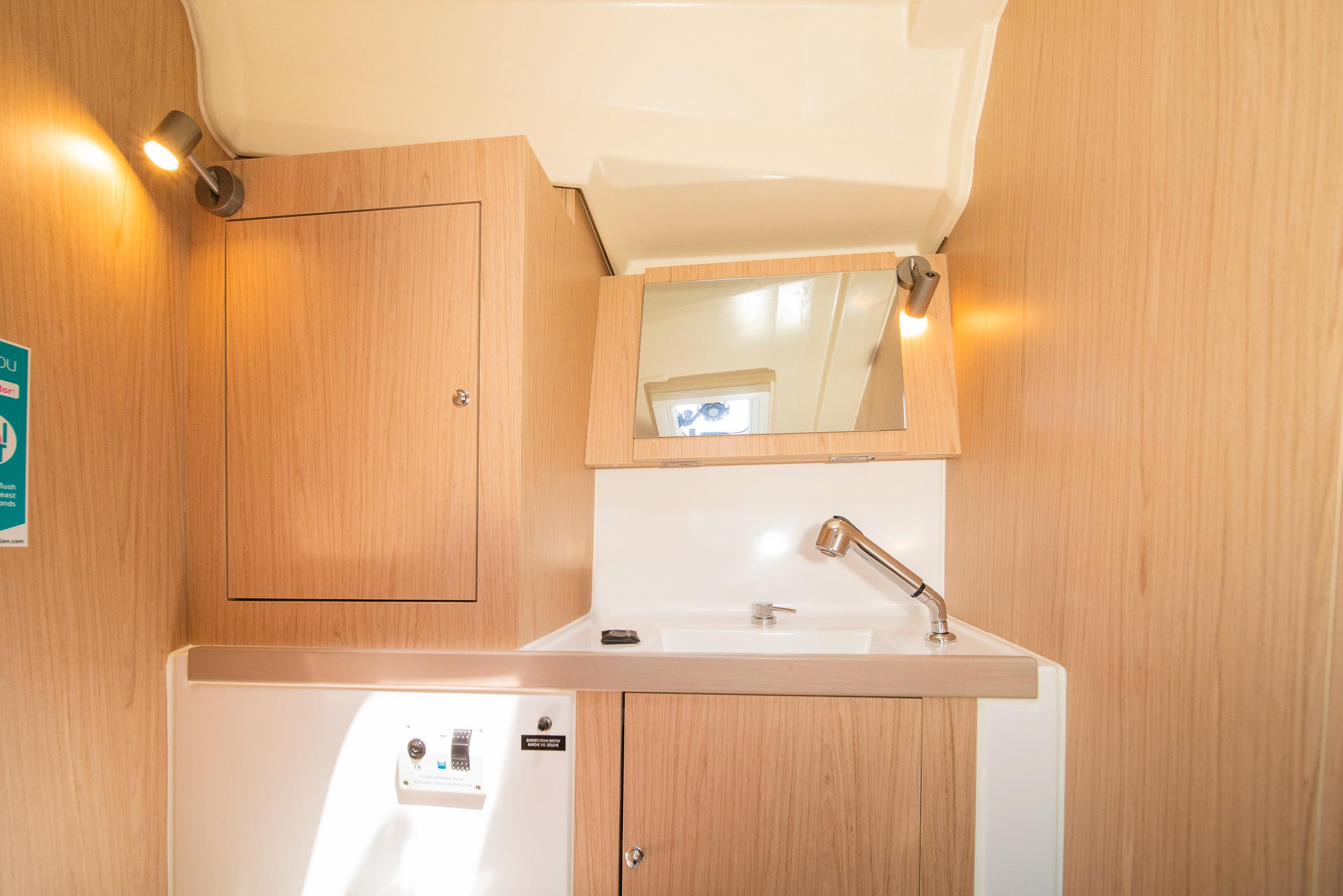 Oceanis 41.1, picture 15