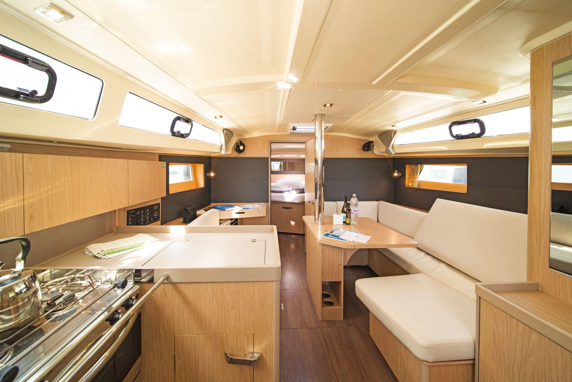 Oceanis 41.1, picture 10