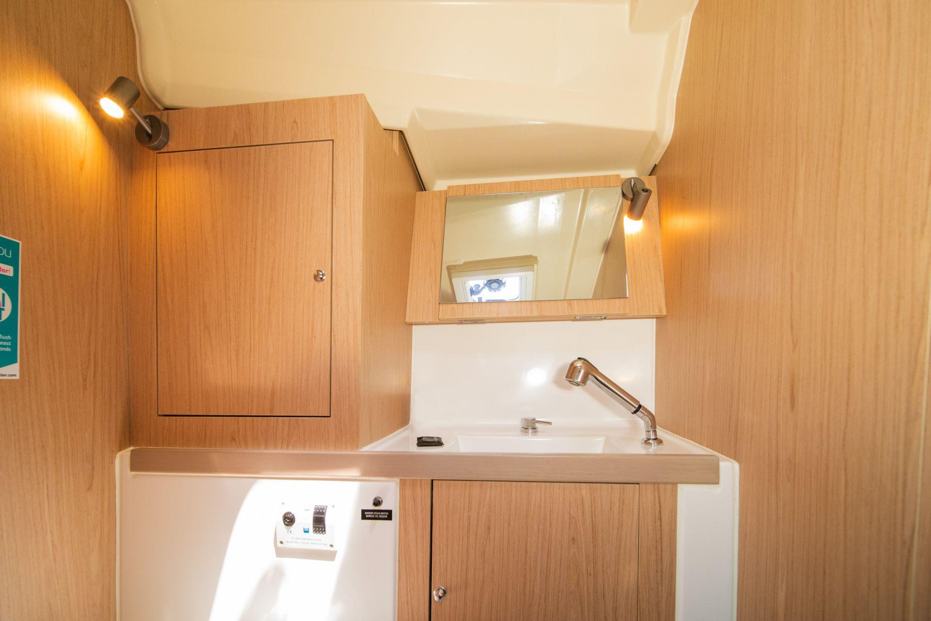 Oceanis 41.1, picture 14