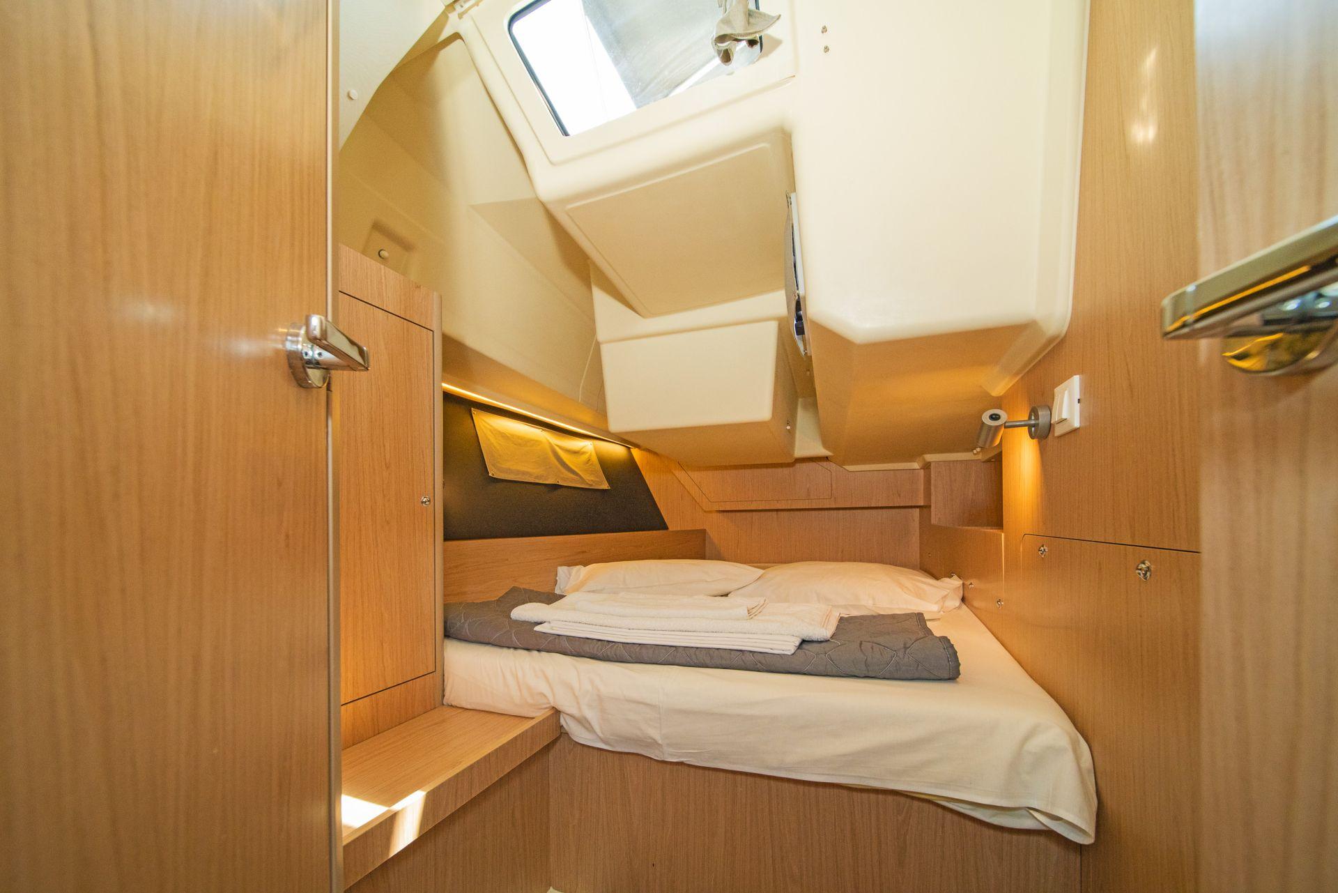 Oceanis 41.1, picture 13