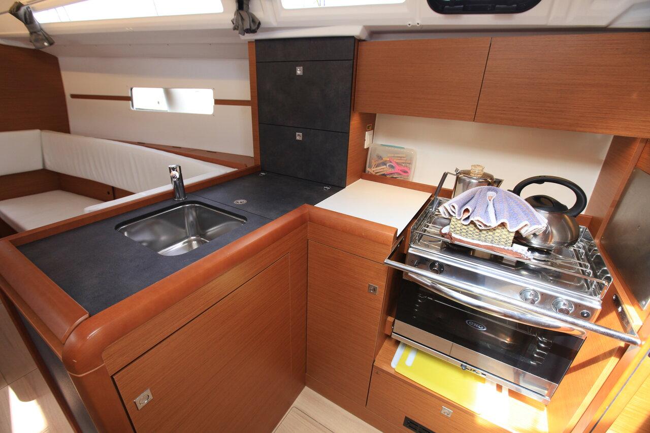 Sun Odyssey 349 - 2 cab., picture 9