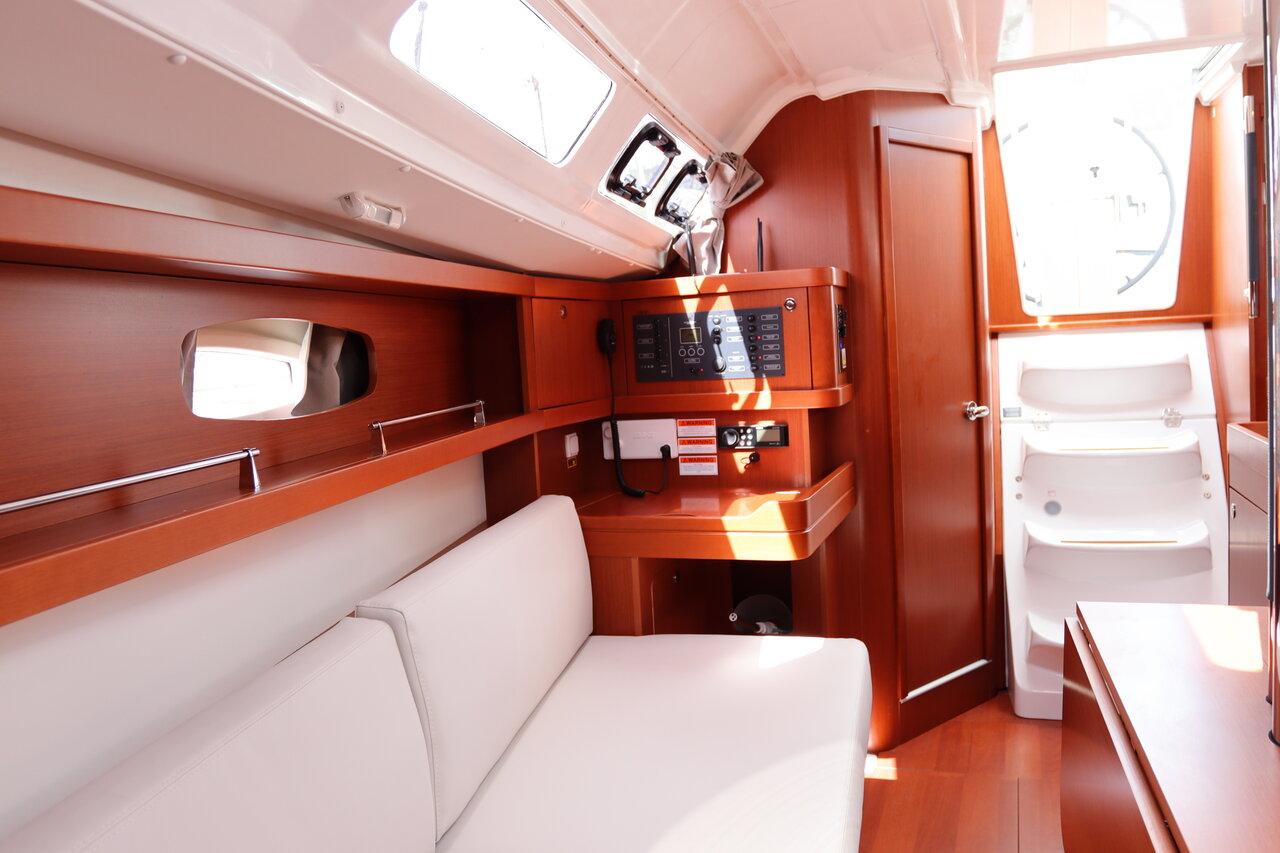 Oceanis 31, picture 12