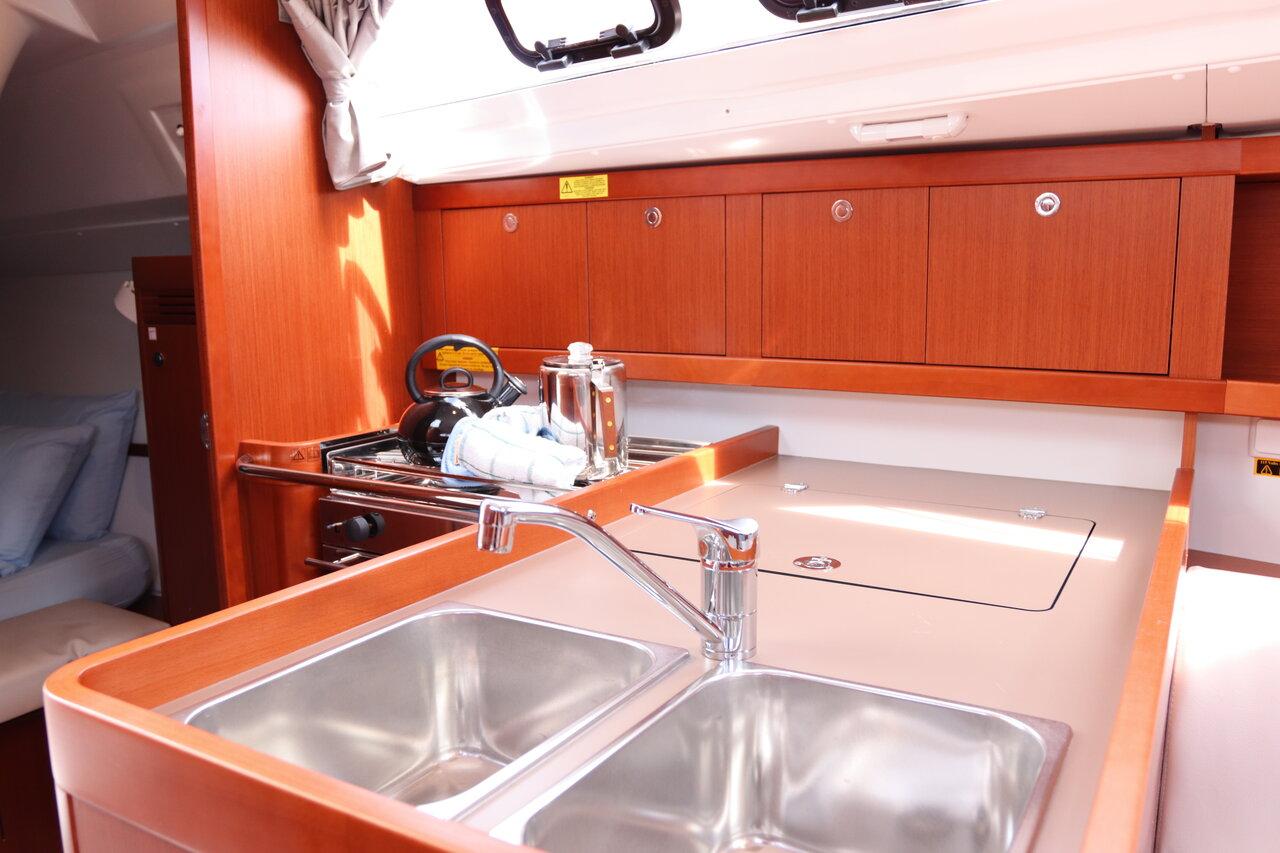 Oceanis 31, picture 15