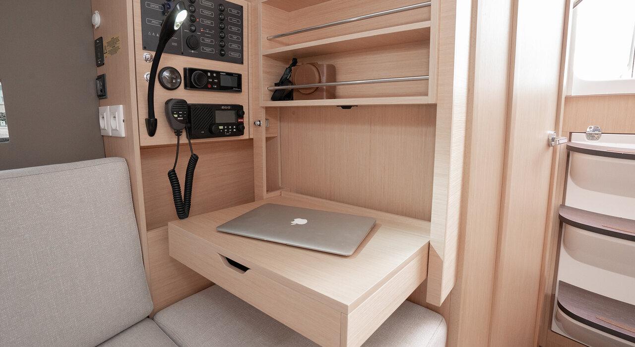 Oceanis 30.1, picture 10