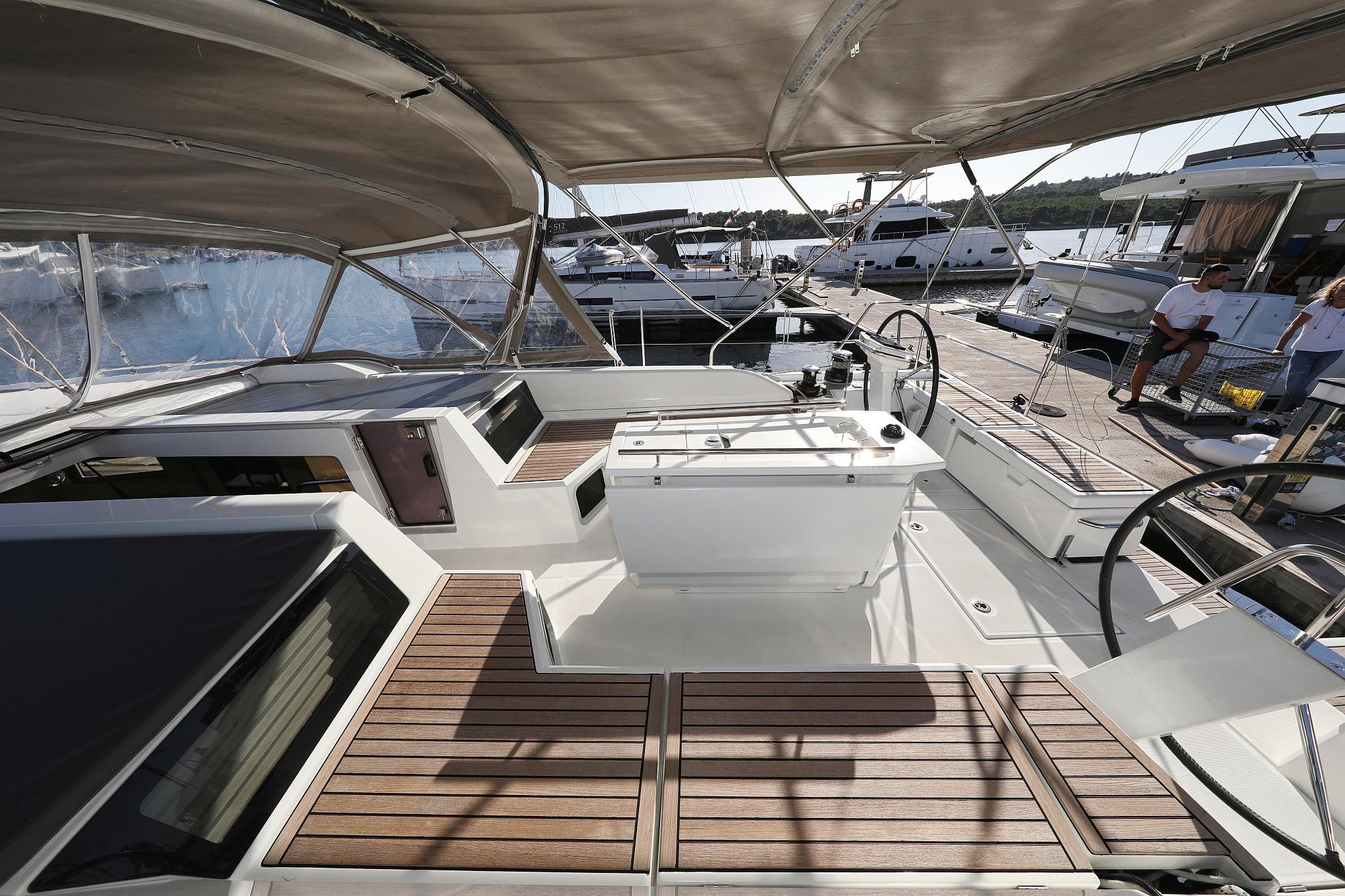 Oceanis 51.1 - 5 + 1 cab., picture 8