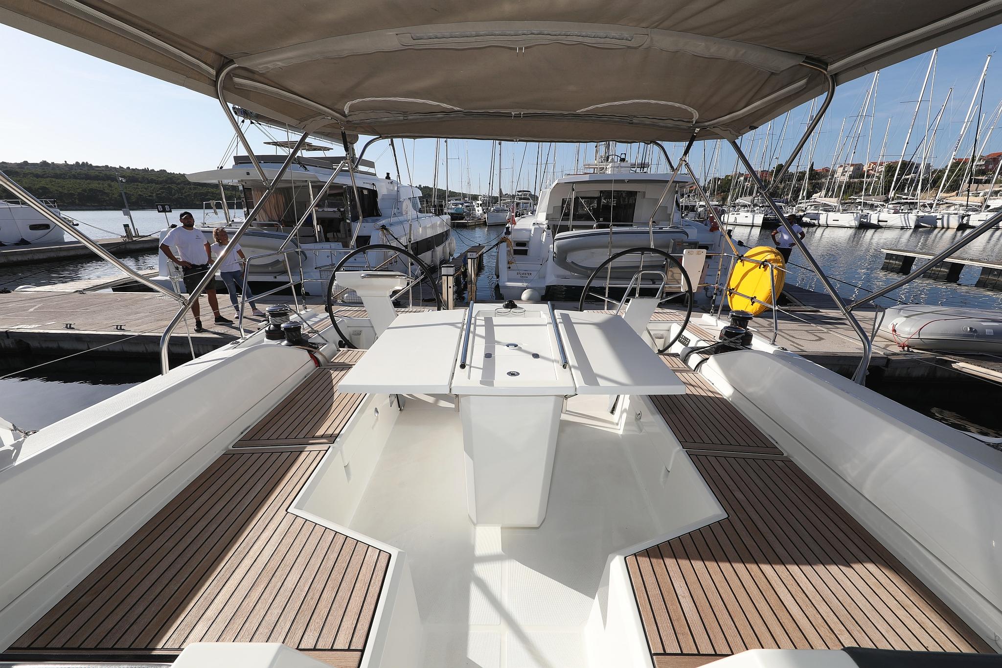 Oceanis 51.1 - 5 + 1 cab., picture 9