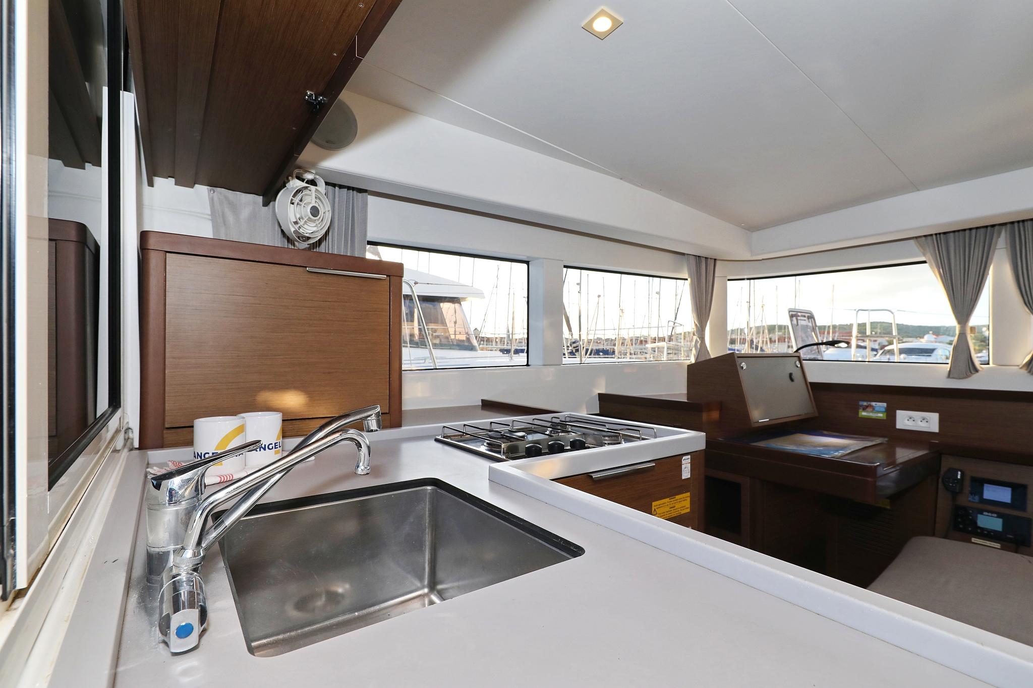 Lagoon 40 - 4 + 2 cab, picture 22