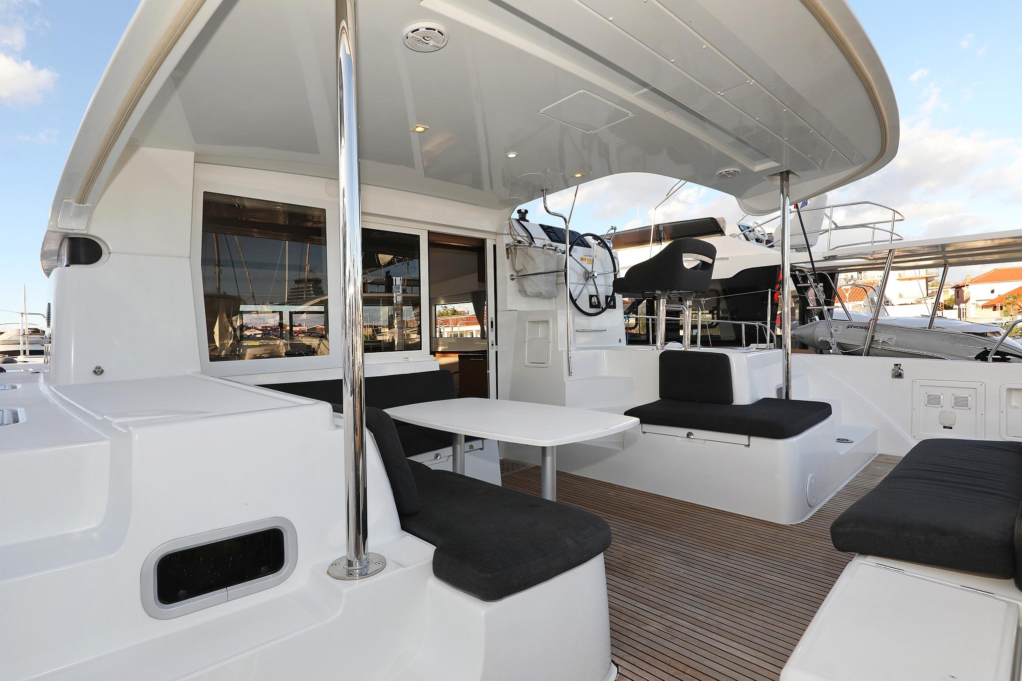 Lagoon 40 - 4 + 2 cab, picture 4