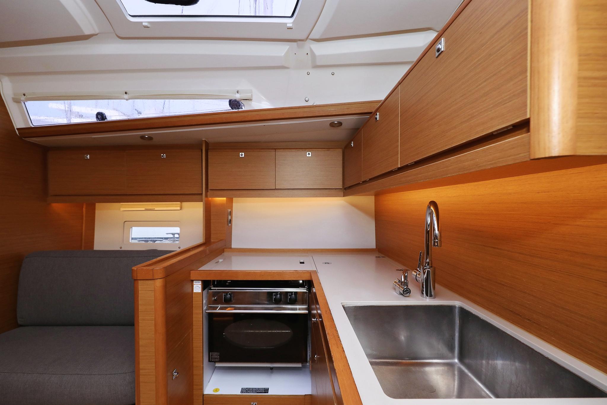 Dufour 430 - 3 cab., picture 18