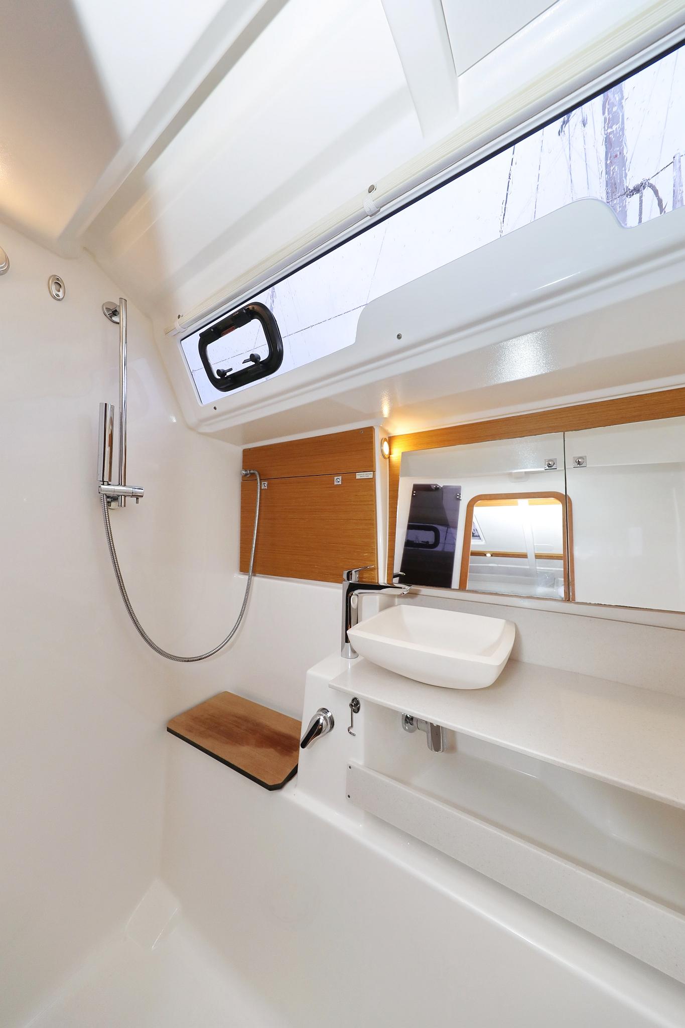 Dufour 430 - 3 cab., picture 37