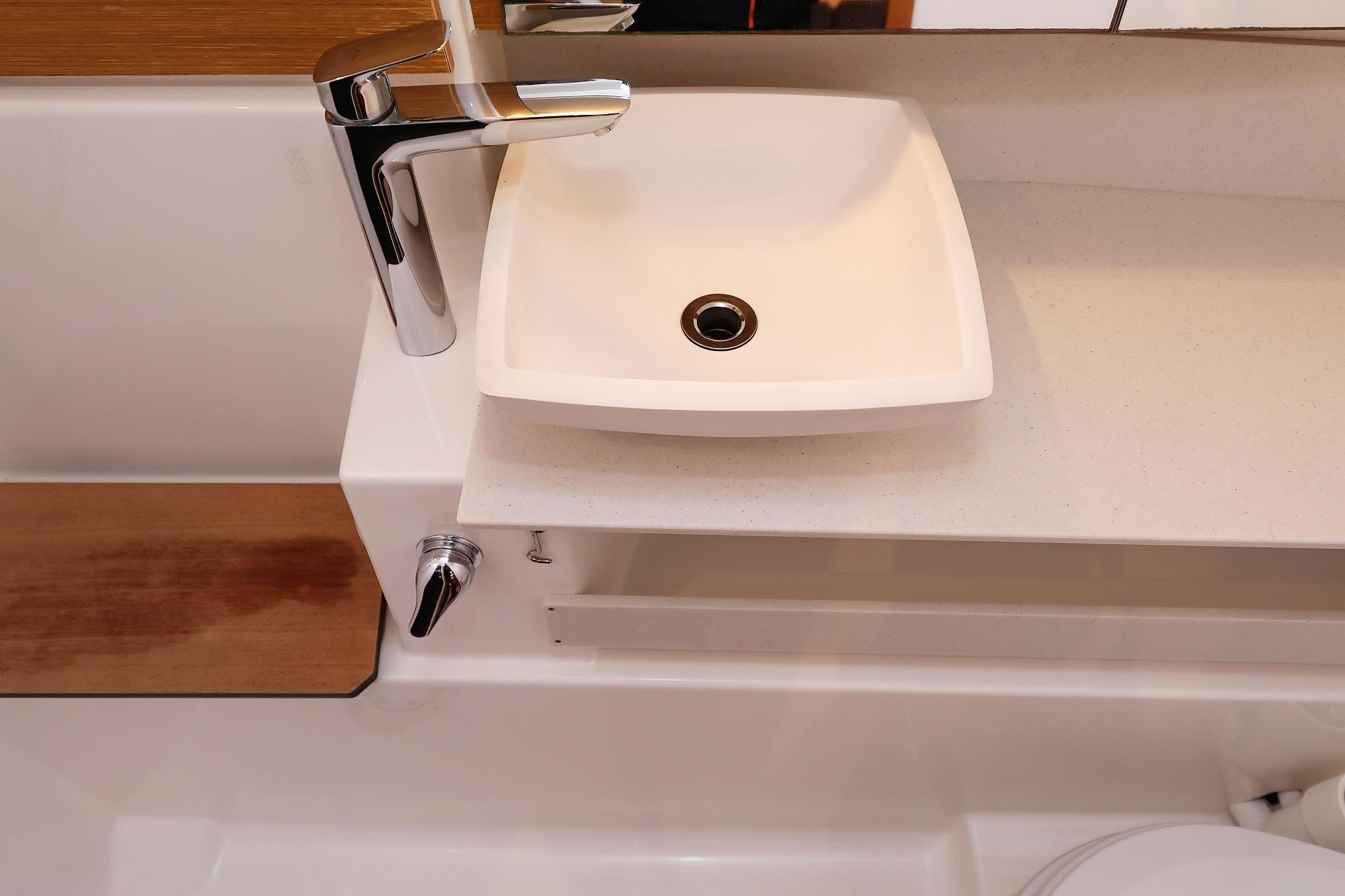 Dufour 430 - 3 cab., picture 40