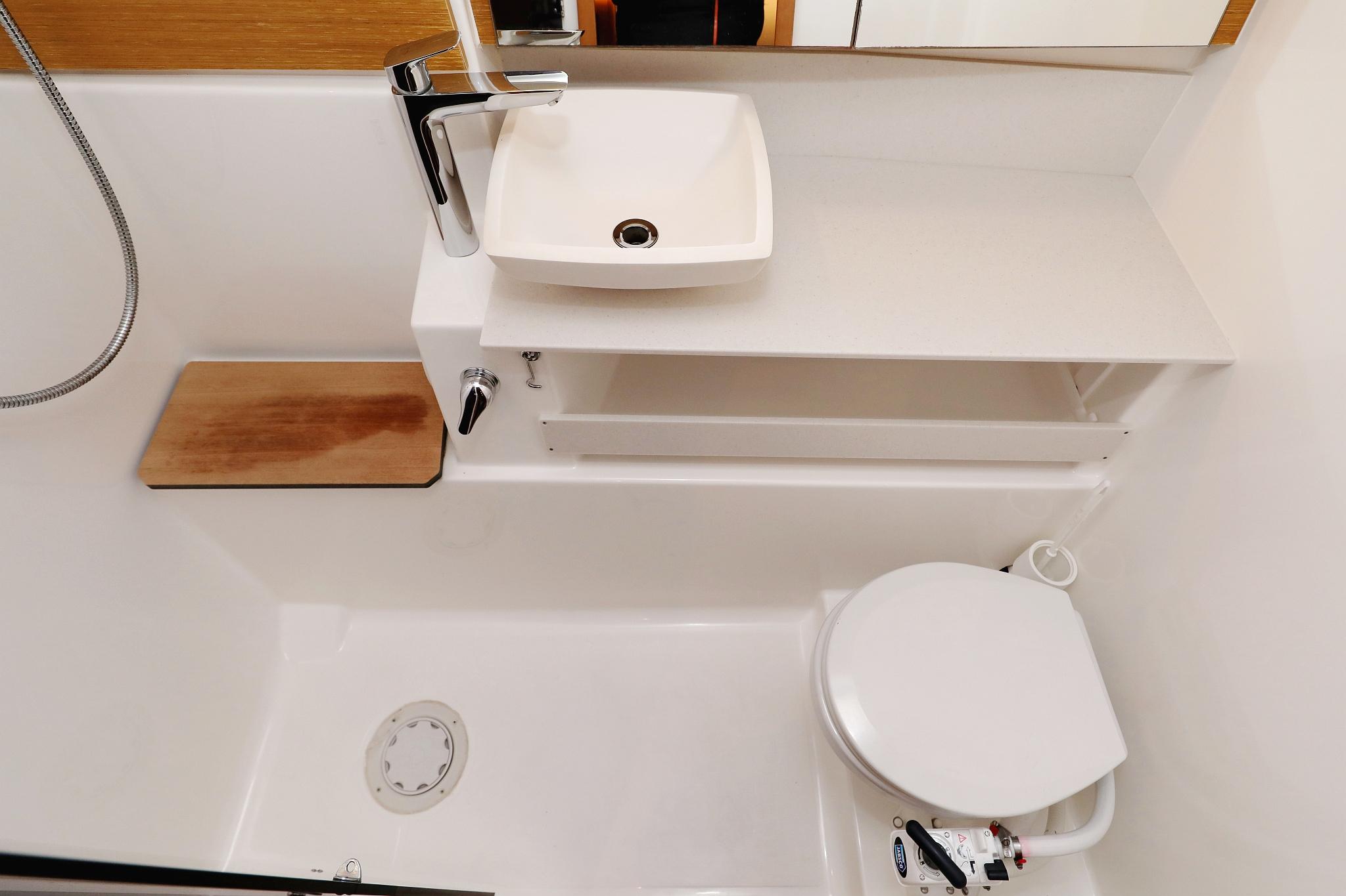 Dufour 430 - 3 cab., picture 36