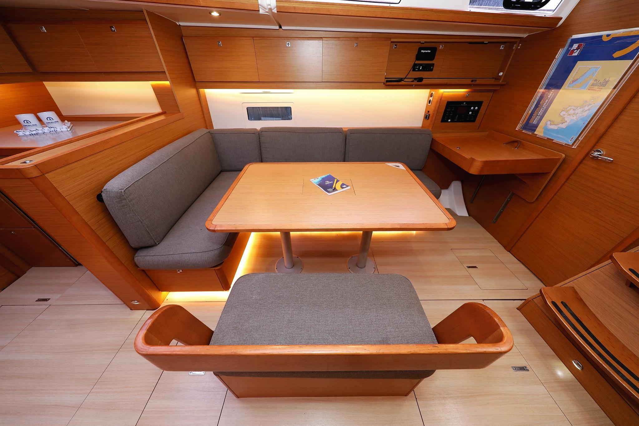 Dufour 430 - 3 cab., picture 15