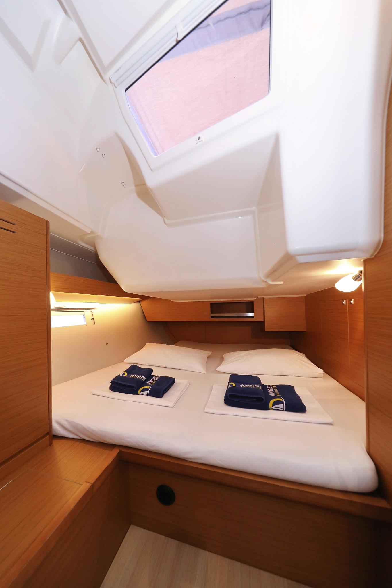 Dufour 430 - 3 cab., picture 24