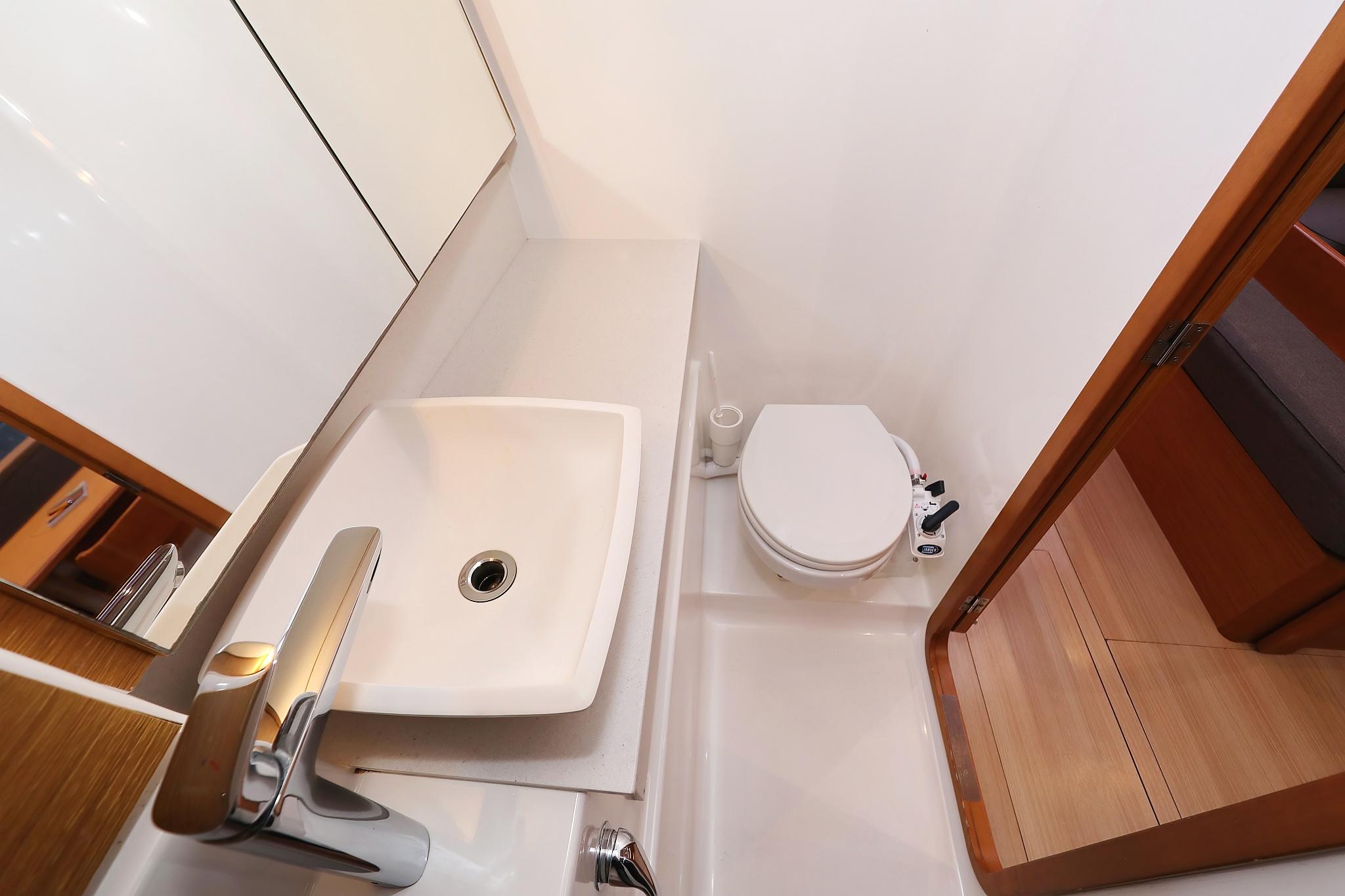 Dufour 430 - 3 cab., picture 39