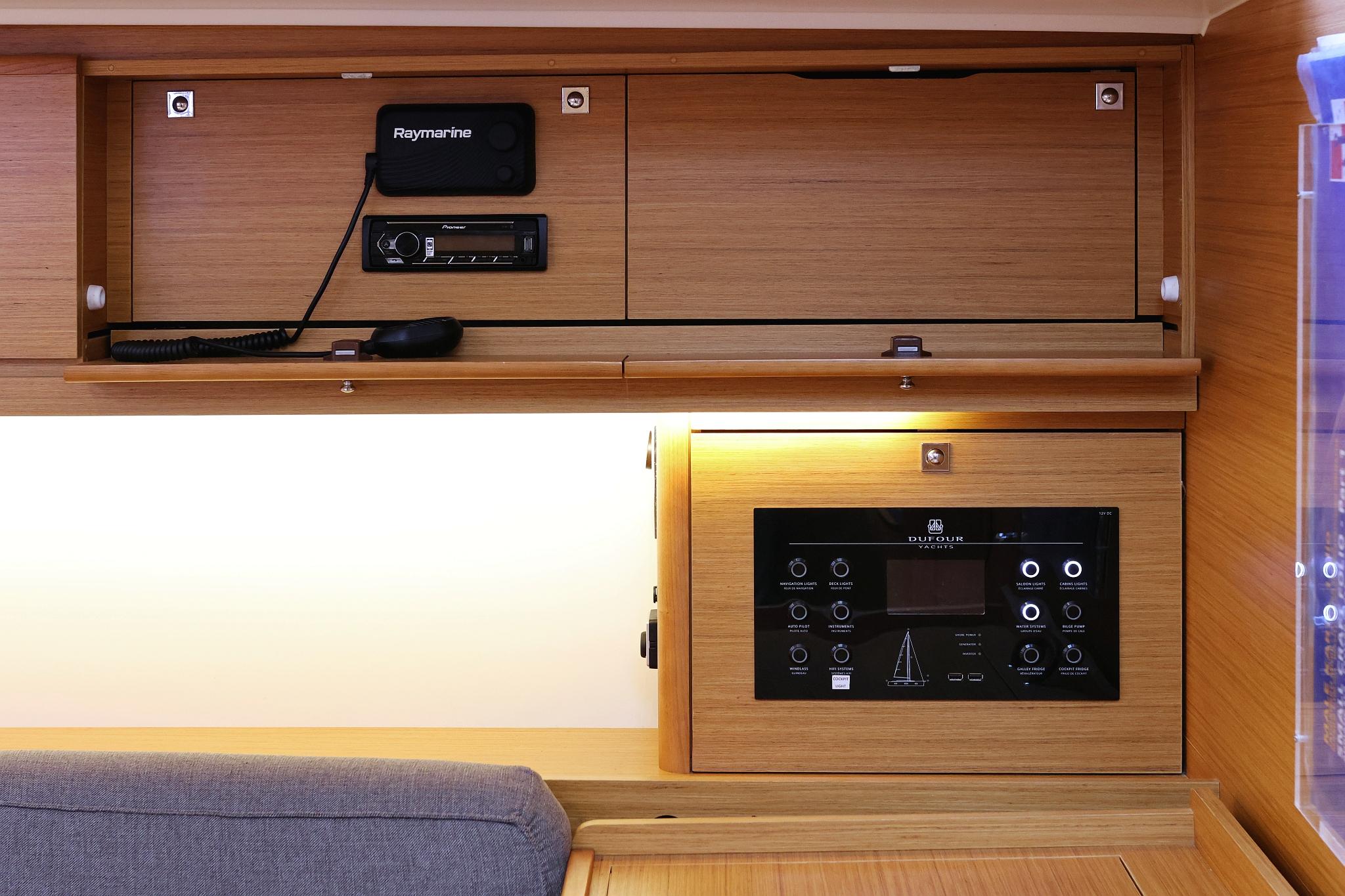 Dufour 430 - 3 cab., picture 47