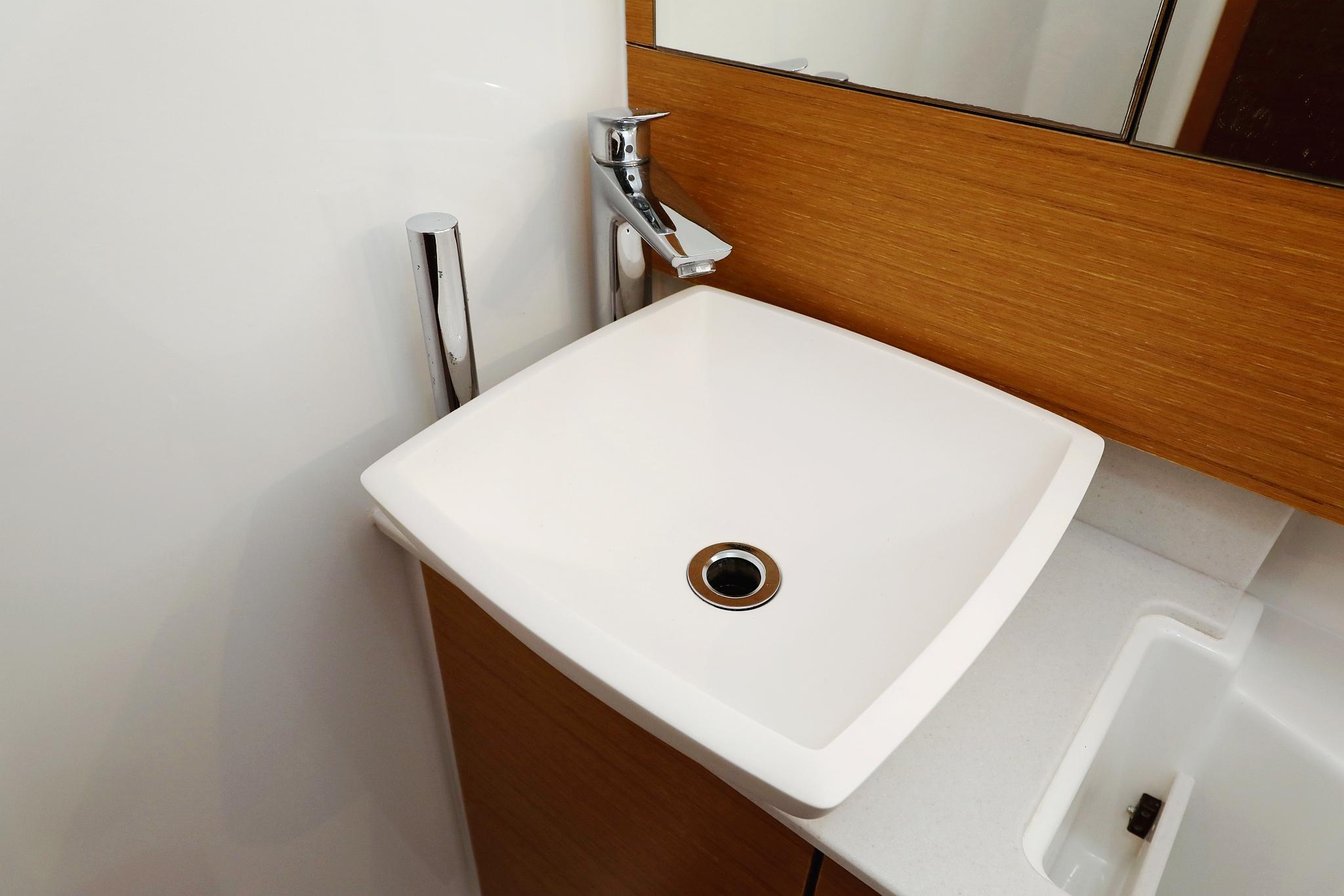 Dufour 430 - 3 cab., picture 35