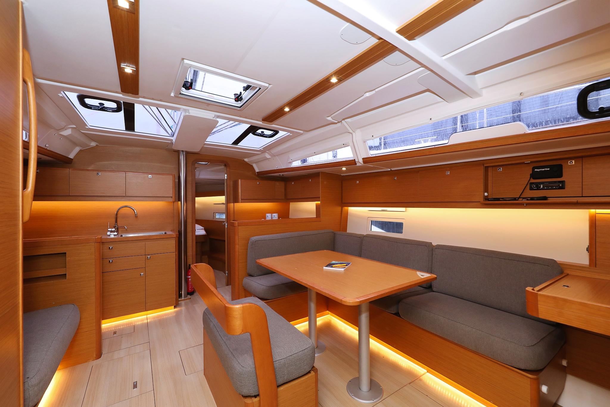 Dufour 430 - 3 cab., picture 13