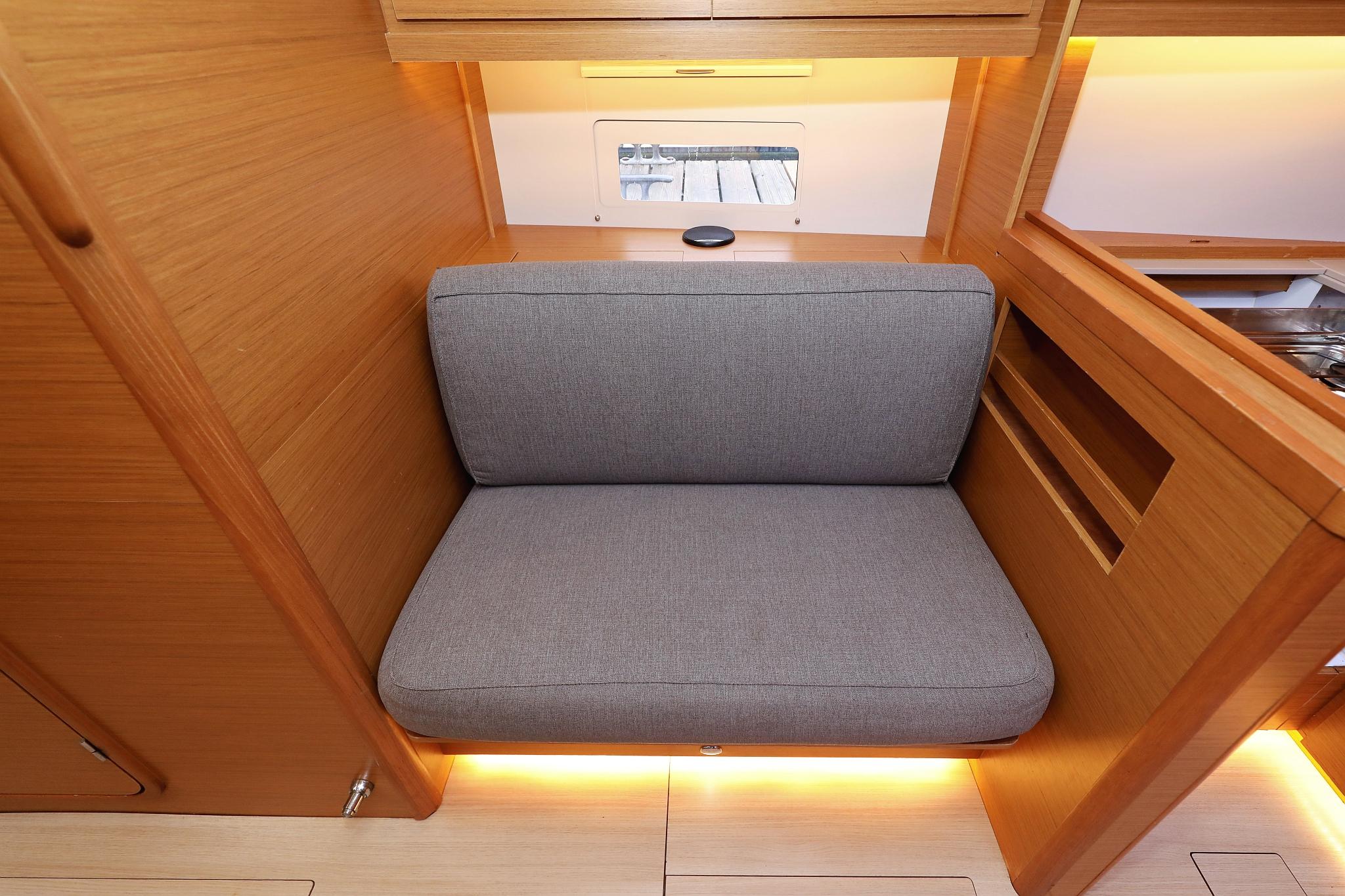 Dufour 430 - 3 cab., picture 46