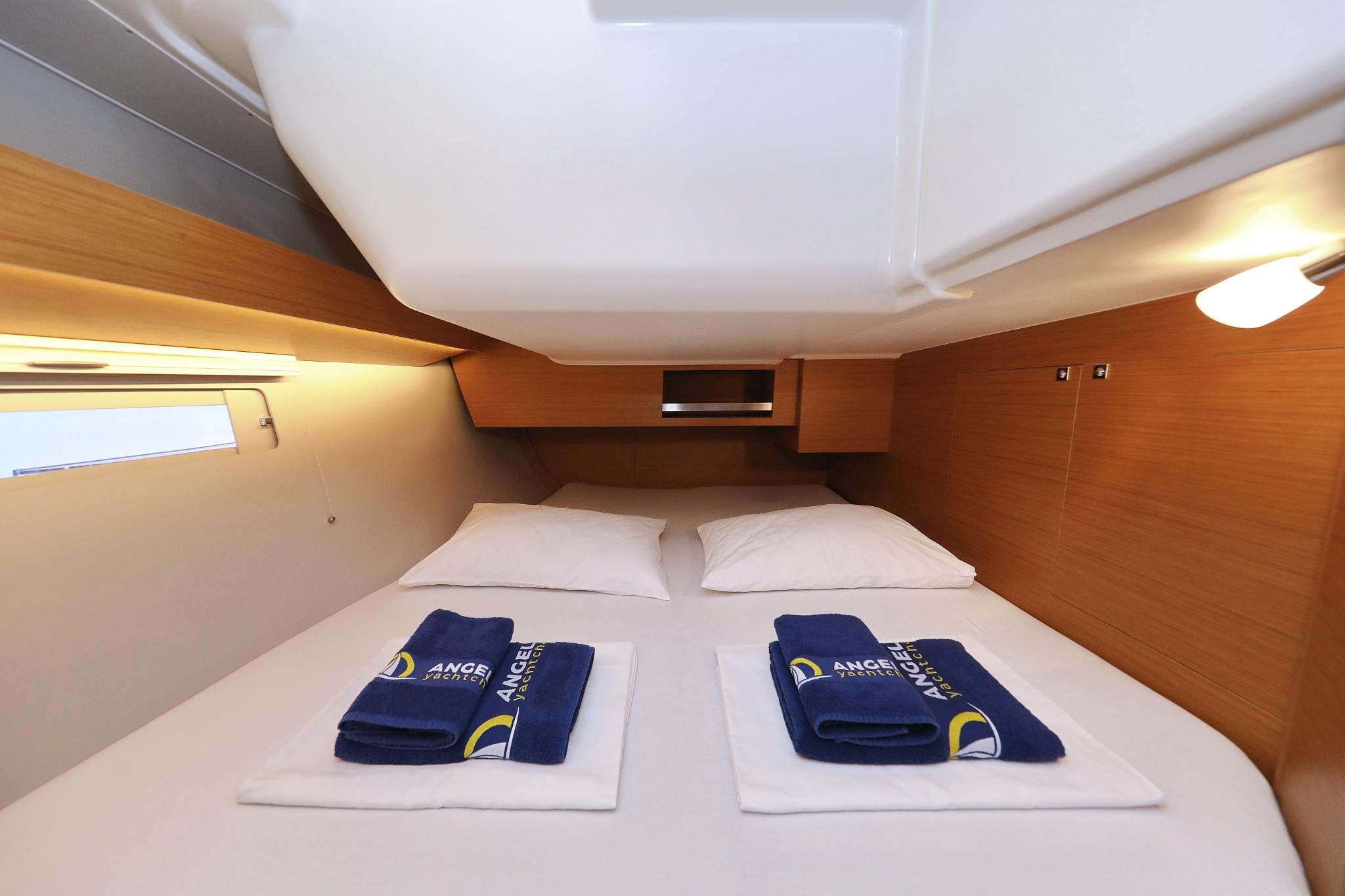 Dufour 430 - 3 cab., picture 25