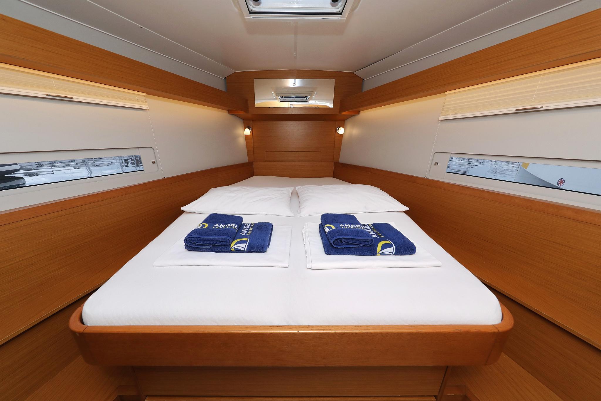 Dufour 430 - 3 cab., picture 30