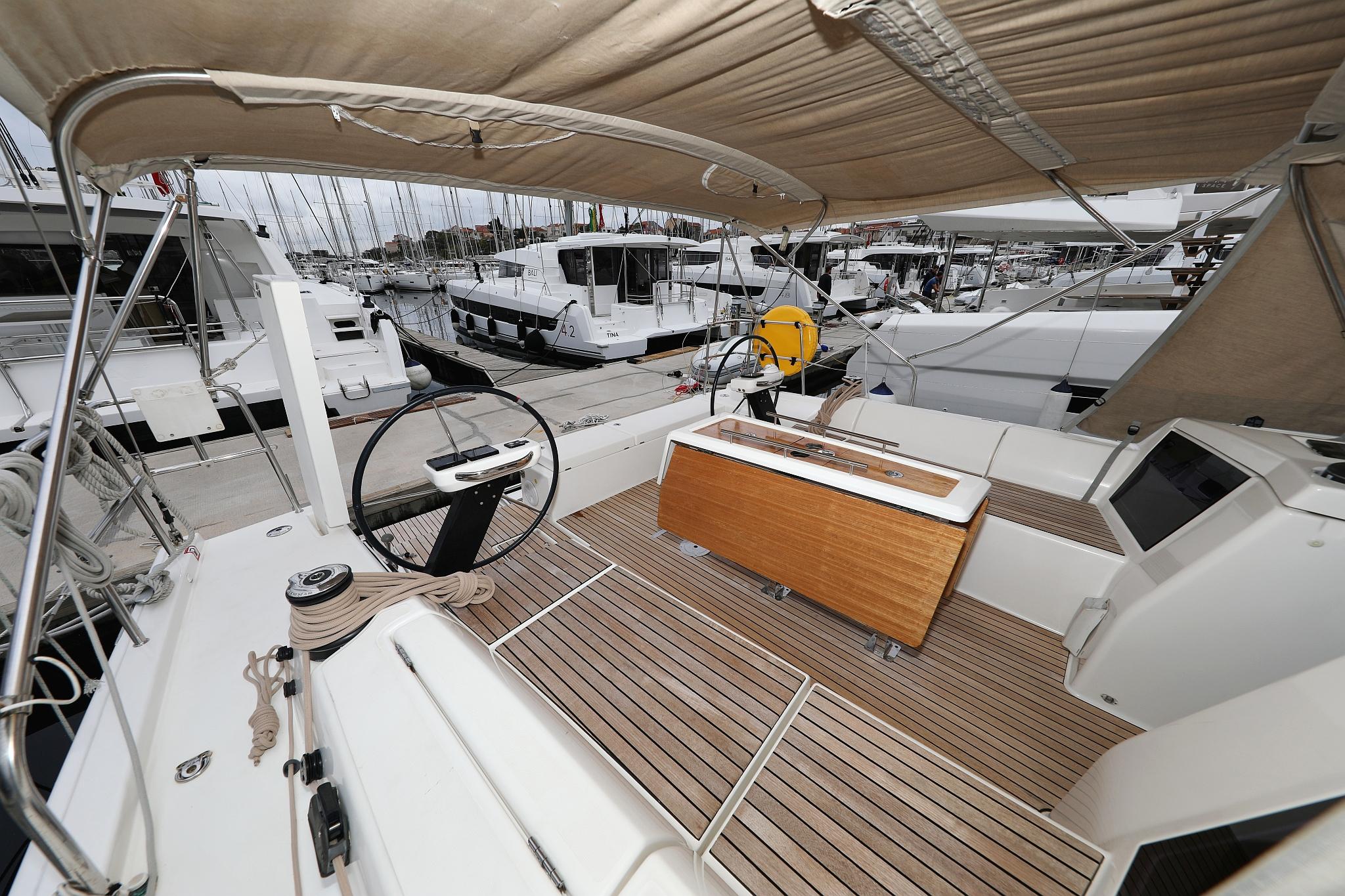 Dufour 430 - 3 cab., picture 8