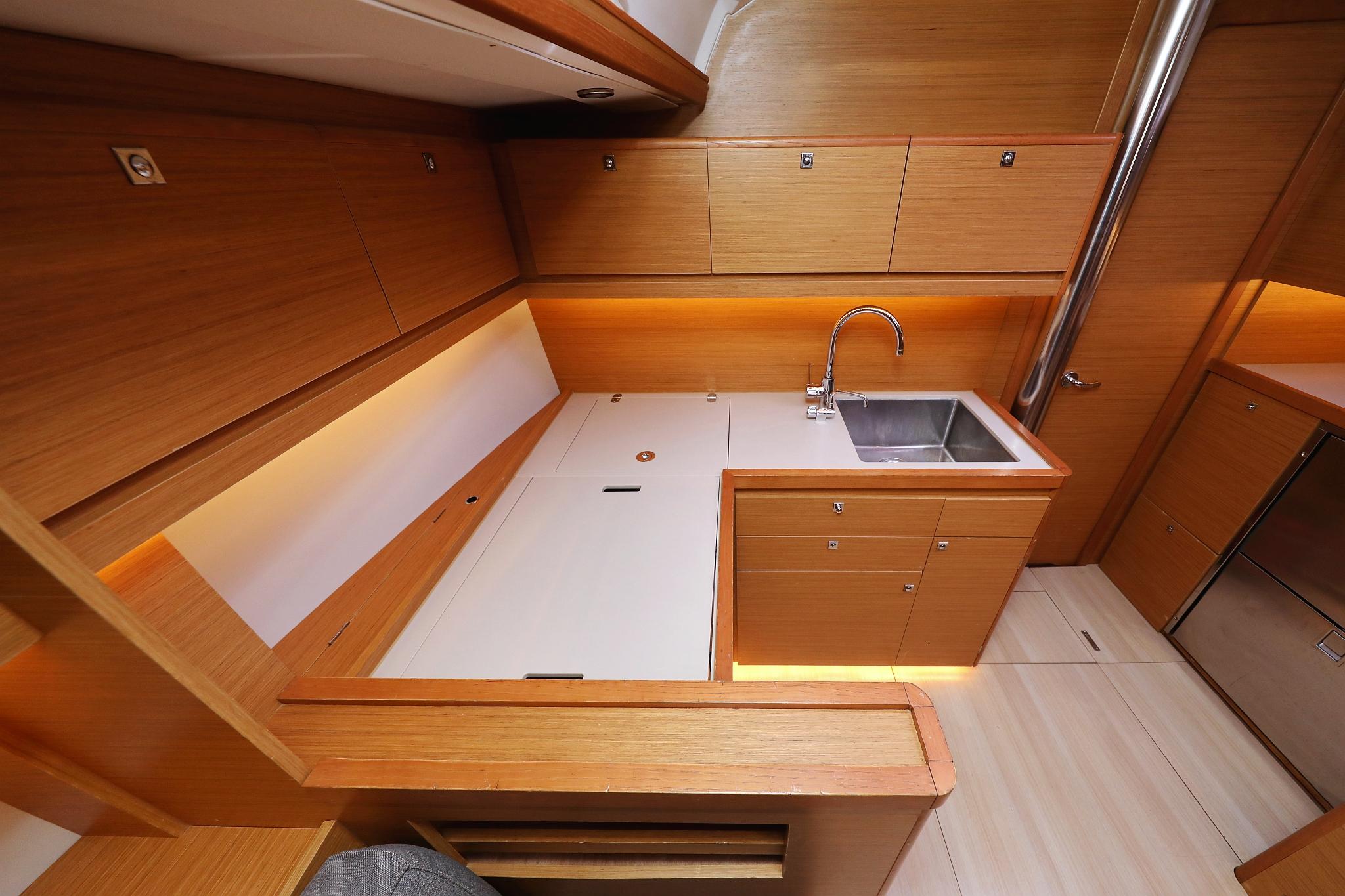 Dufour 430 - 3 cab., picture 19