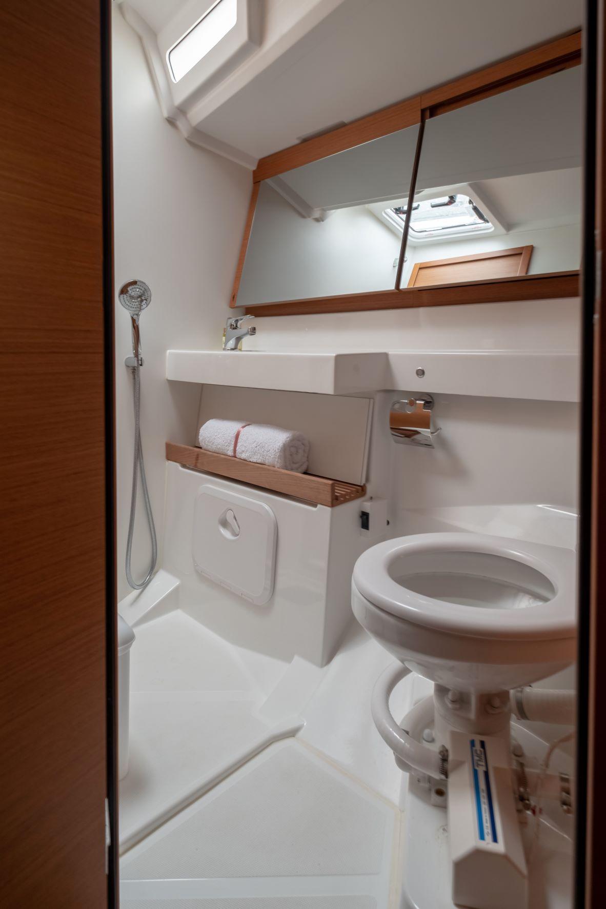 Sun Odyssey 440 - 4 cab., picture 19