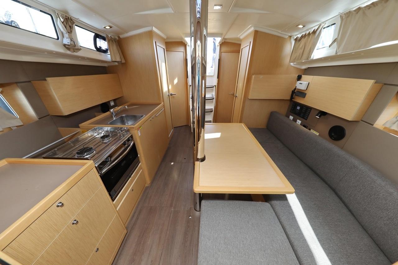 Oceanis 38.1, picture 11