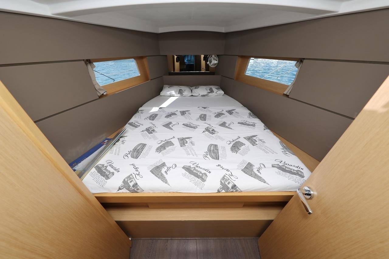 Oceanis 38.1, picture 12