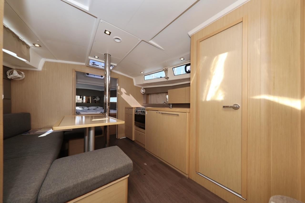 Oceanis 38.1, picture 9