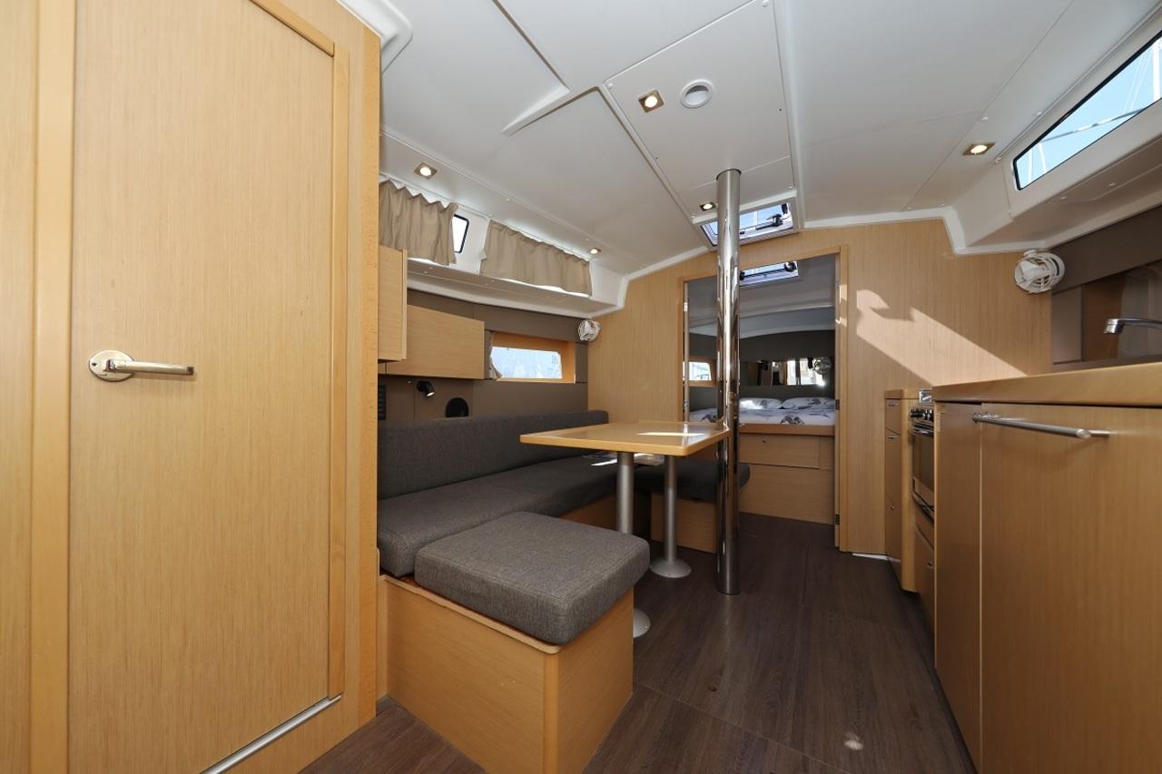 Oceanis 38.1, picture 8