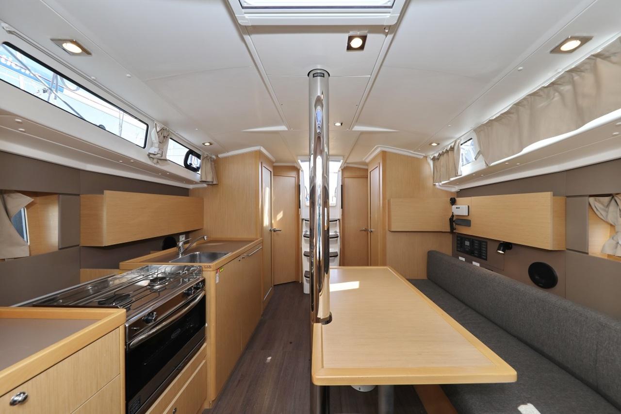 Oceanis 38.1, picture 10