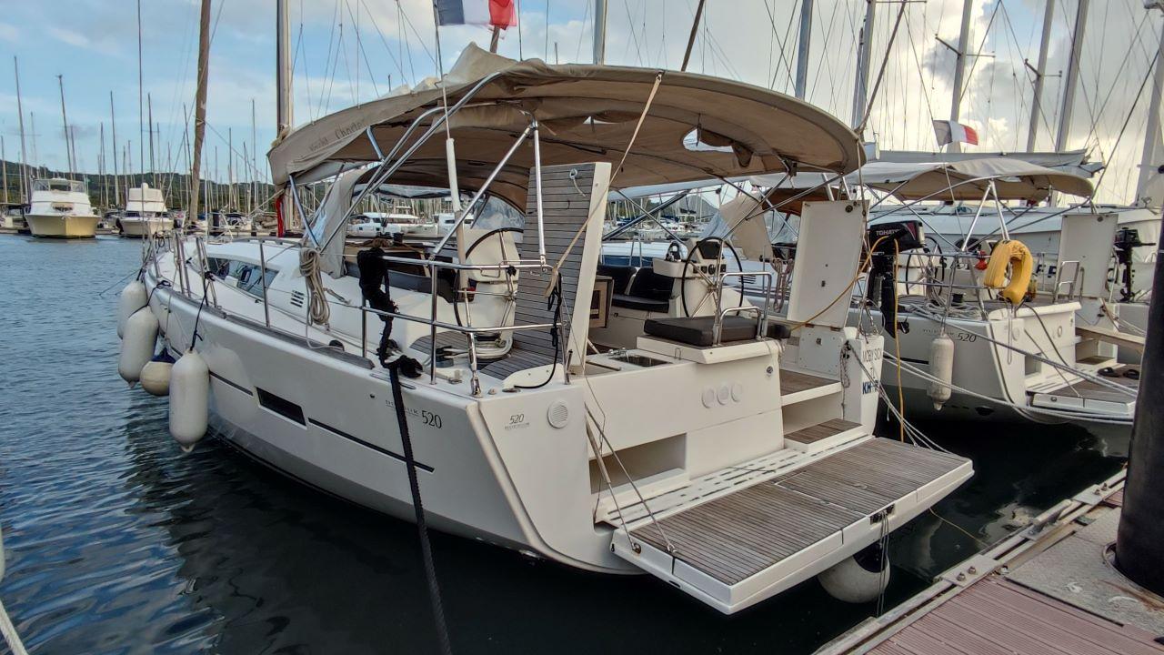 Dufour 520 GL, picture 1