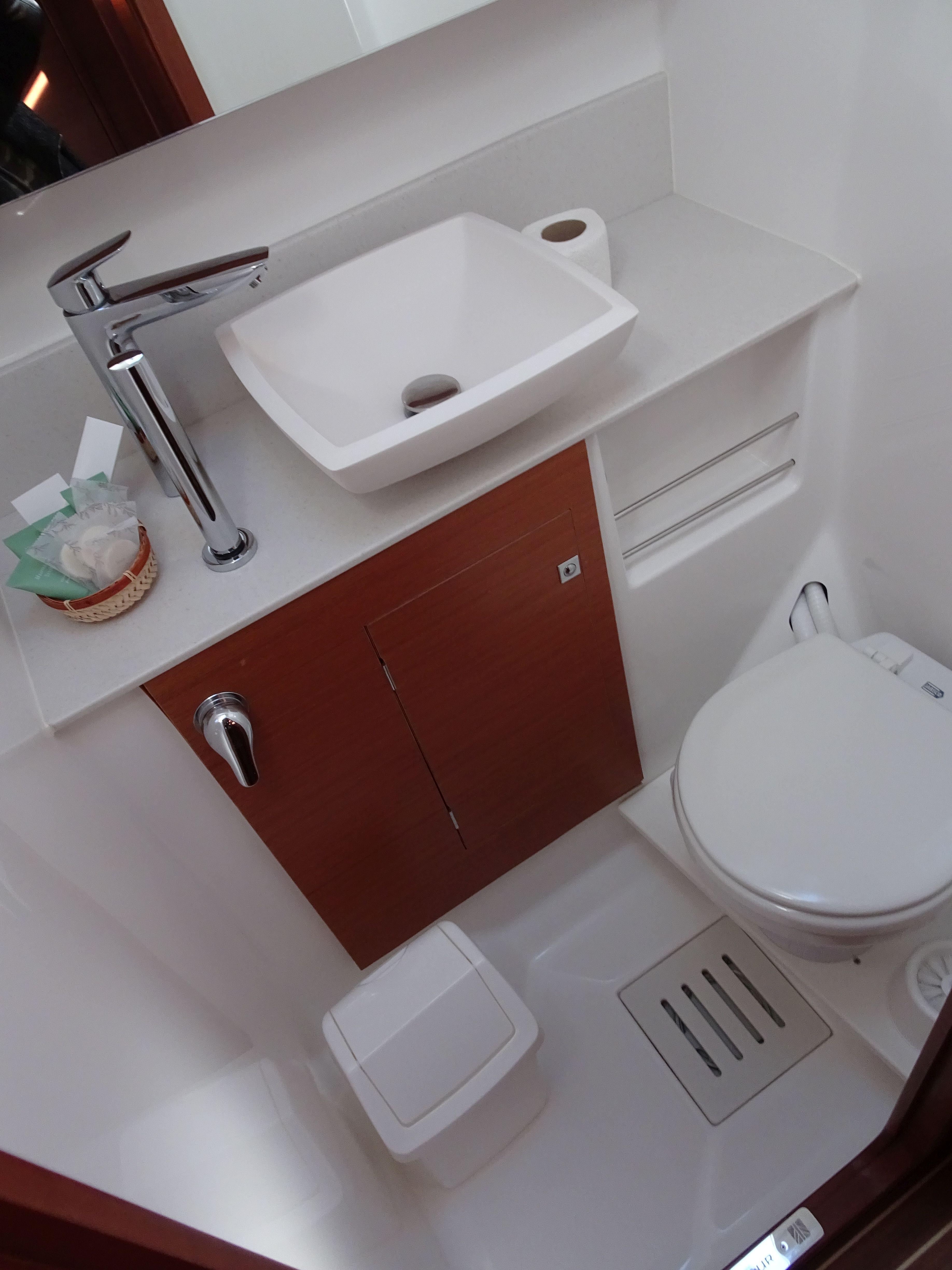 Dufour 56 Exclusive - 5 + 1 cab., picture 17