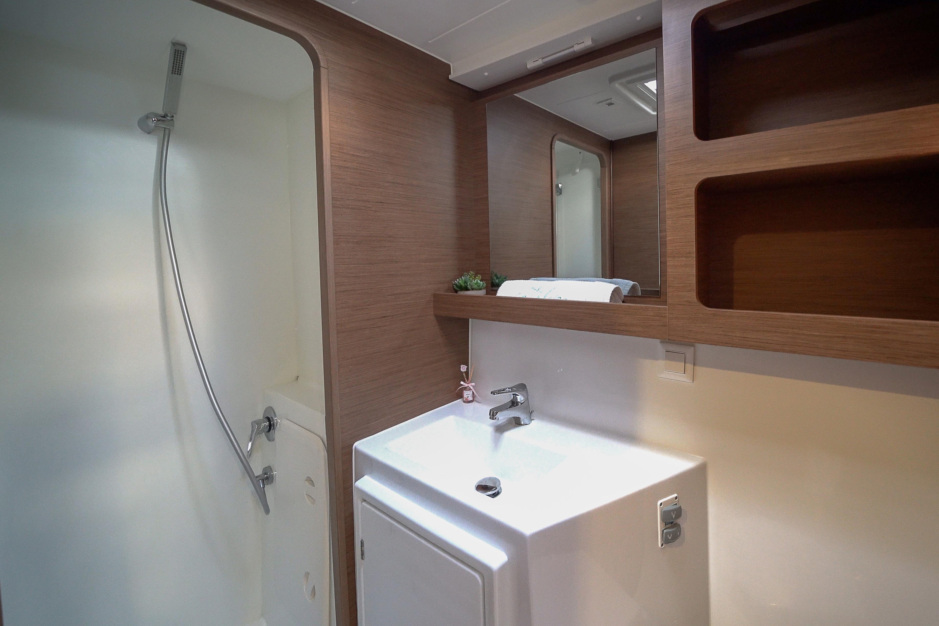 Lagoon 42 - 4 + 2 cab., picture 5