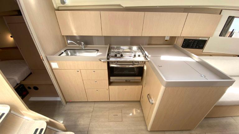 Oceanis 41.1, picture 11