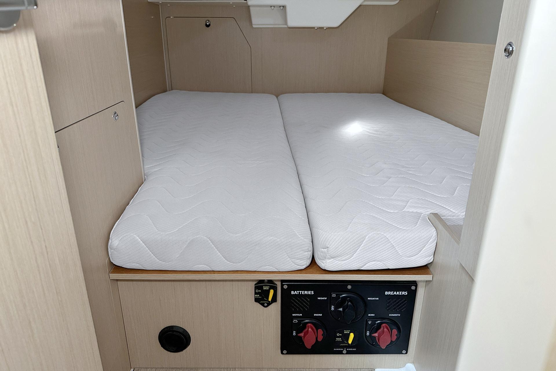 Oceanis 38.1, picture 16